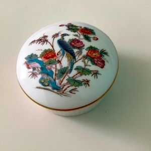 Vintage authentic Wedgwood Bone China jewlery trinket box